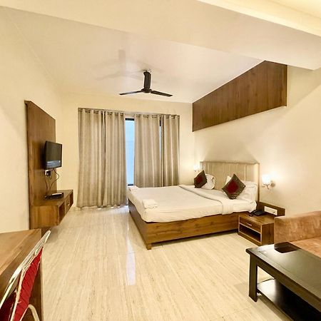 Hotel Rudraksh ! Varanasi !Fully-Air-Conditioned Hotel At Prime Location With Parking Availability, Near Kashi Vishwanath Temple, And Ganga Ghat 2 Ngoại thất bức ảnh