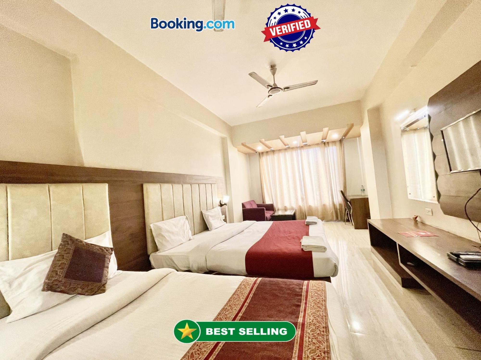 Hotel Rudraksh ! Varanasi !Fully-Air-Conditioned Hotel At Prime Location With Parking Availability, Near Kashi Vishwanath Temple, And Ganga Ghat 2 Ngoại thất bức ảnh