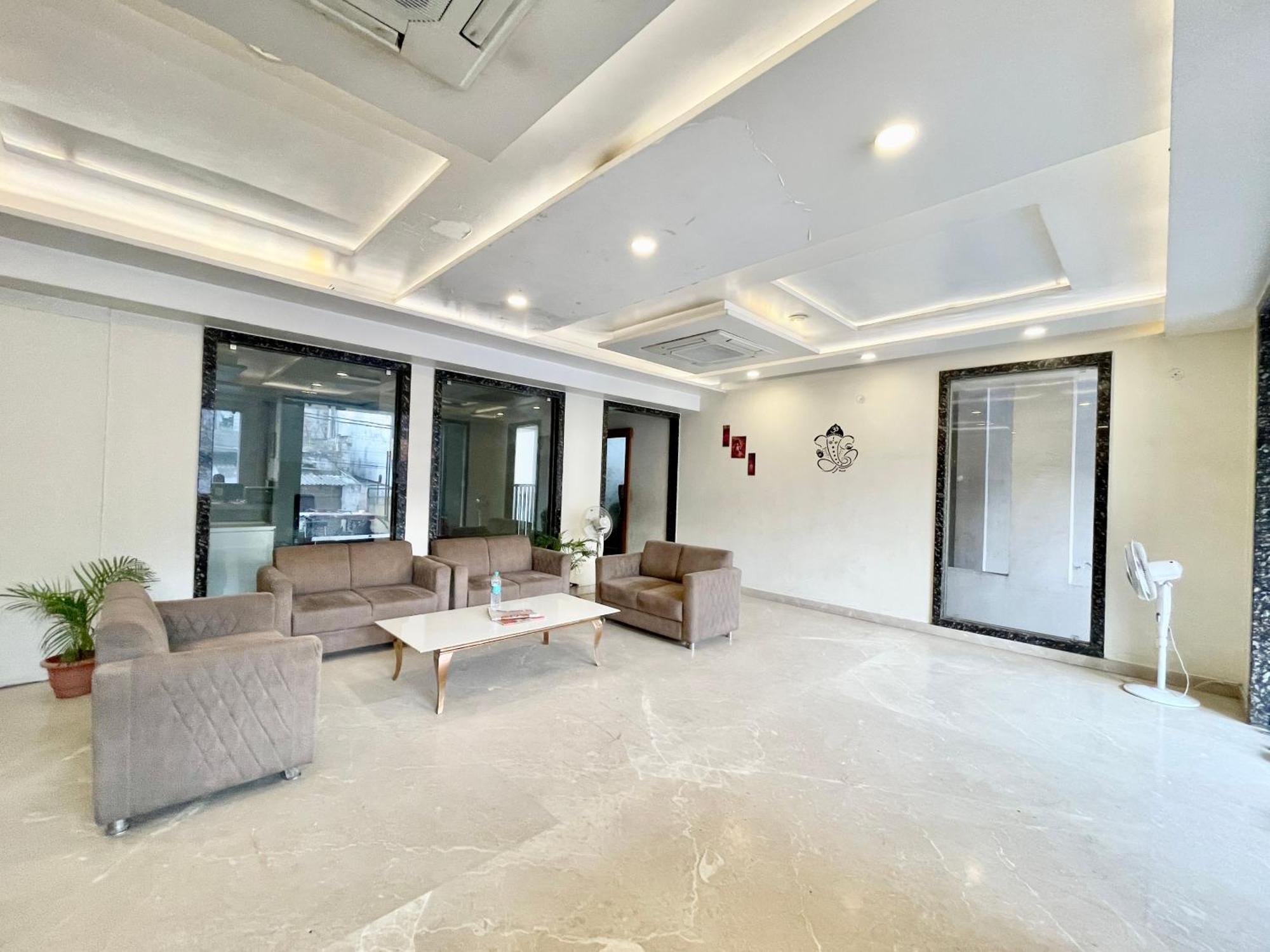 Hotel Rudraksh ! Varanasi !Fully-Air-Conditioned Hotel At Prime Location With Parking Availability, Near Kashi Vishwanath Temple, And Ganga Ghat 2 Ngoại thất bức ảnh