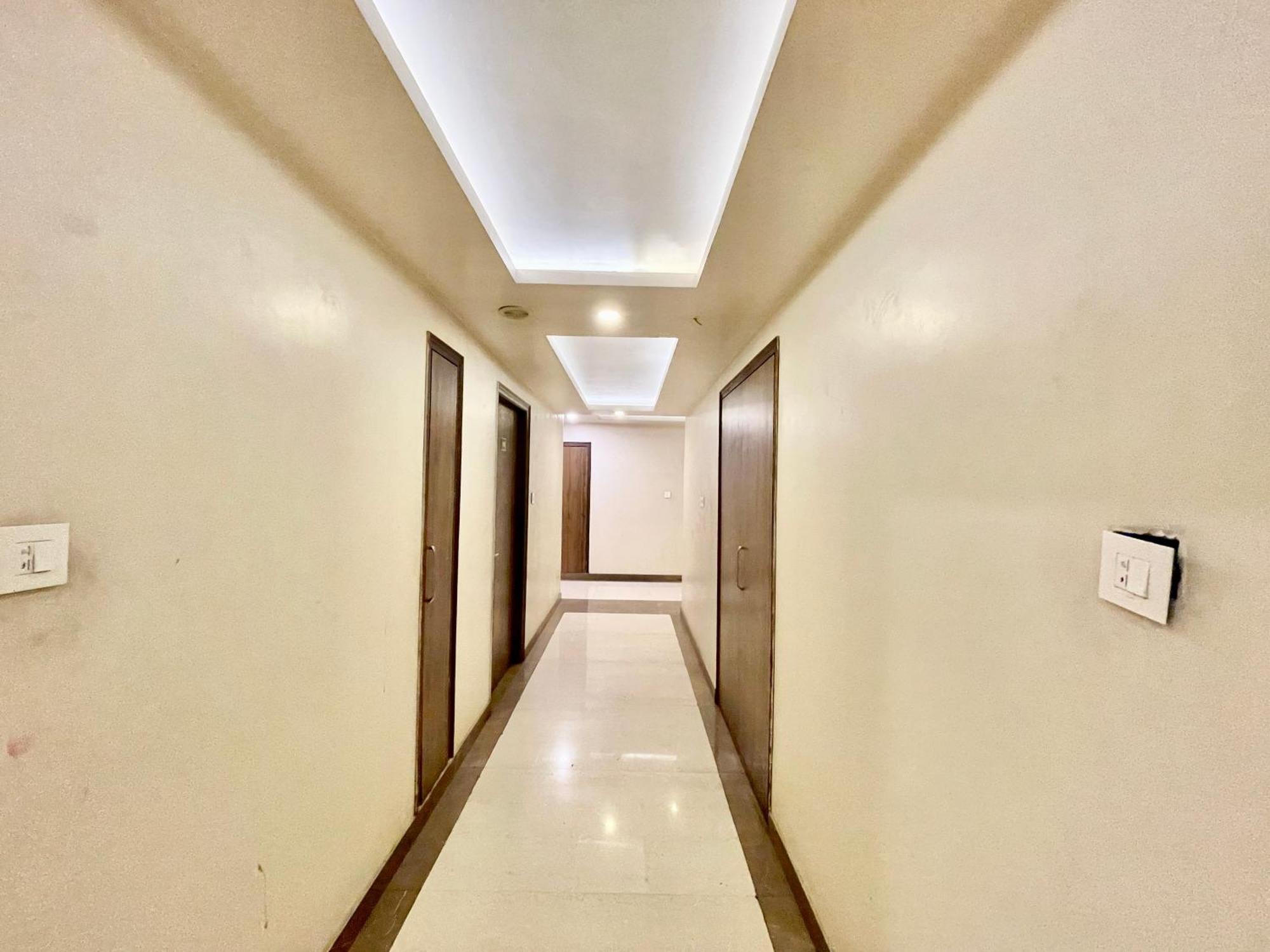 Hotel Rudraksh ! Varanasi !Fully-Air-Conditioned Hotel At Prime Location With Parking Availability, Near Kashi Vishwanath Temple, And Ganga Ghat 2 Ngoại thất bức ảnh