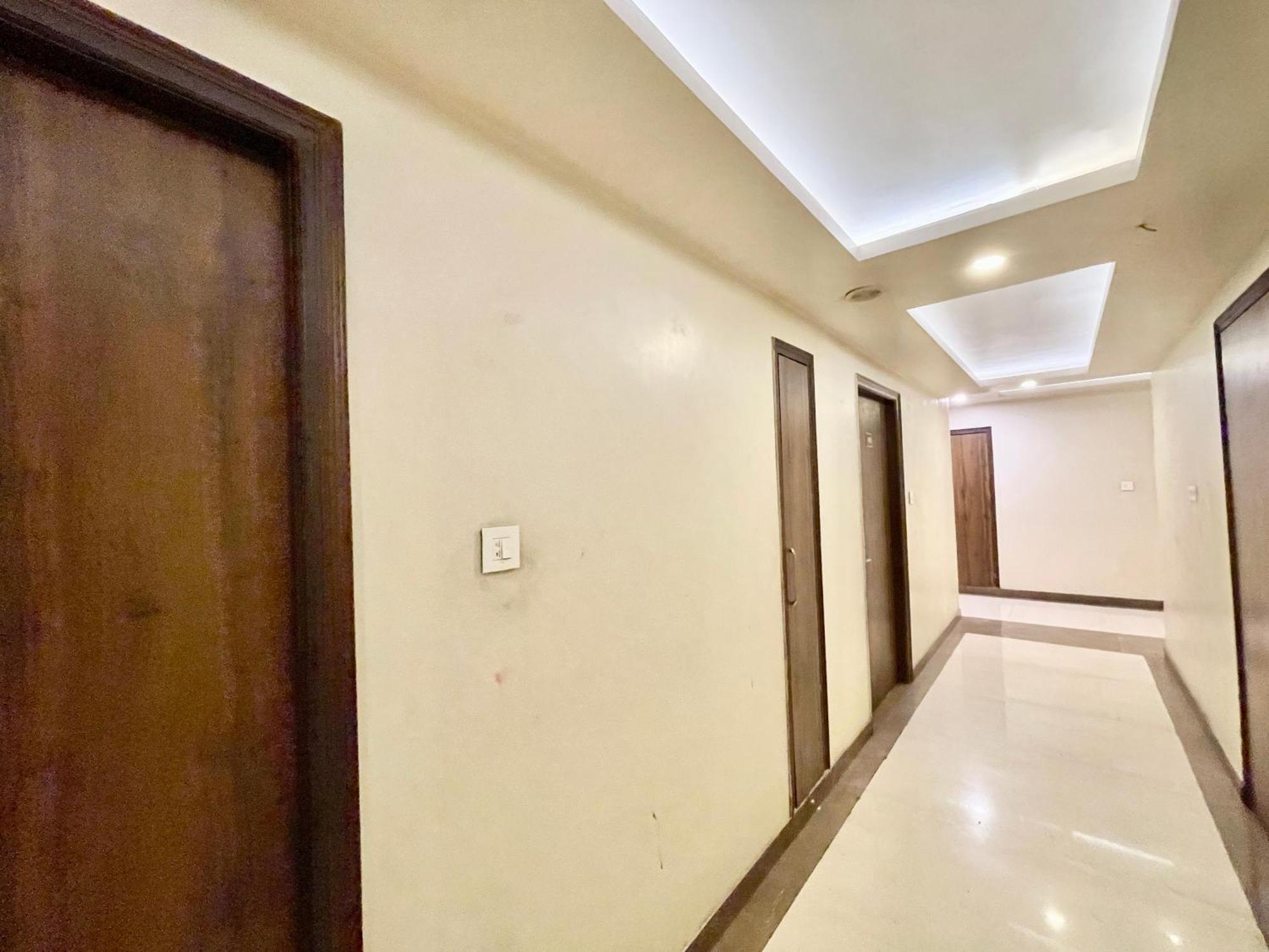 Hotel Rudraksh ! Varanasi !Fully-Air-Conditioned Hotel At Prime Location With Parking Availability, Near Kashi Vishwanath Temple, And Ganga Ghat 2 Ngoại thất bức ảnh