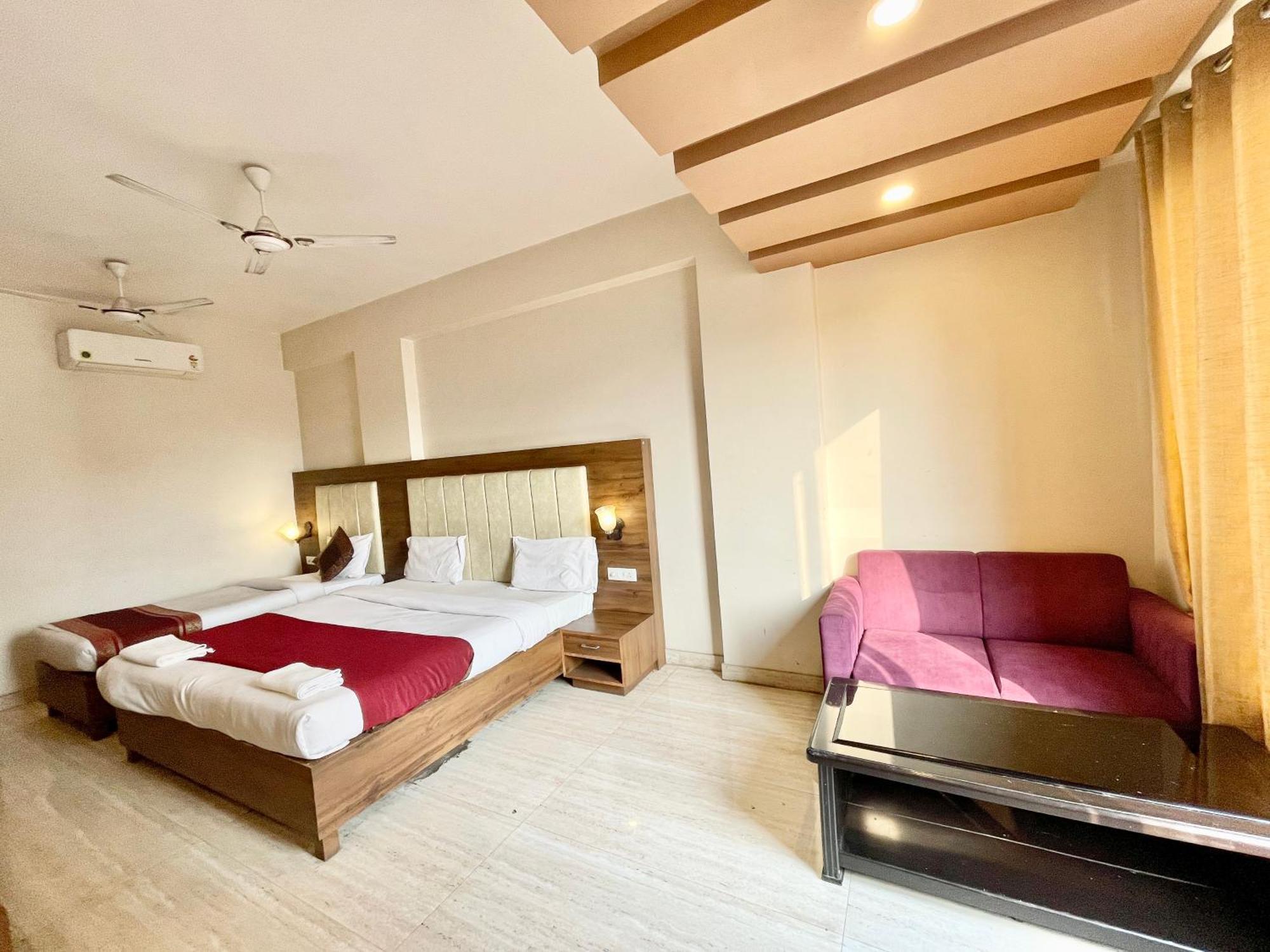 Hotel Rudraksh ! Varanasi !Fully-Air-Conditioned Hotel At Prime Location With Parking Availability, Near Kashi Vishwanath Temple, And Ganga Ghat 2 Ngoại thất bức ảnh