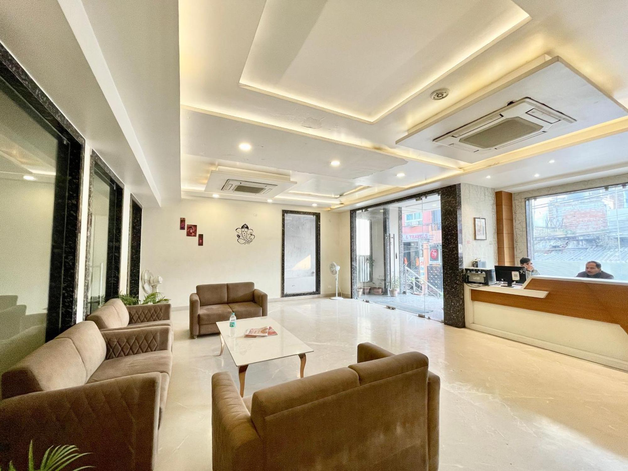 Hotel Rudraksh ! Varanasi !Fully-Air-Conditioned Hotel At Prime Location With Parking Availability, Near Kashi Vishwanath Temple, And Ganga Ghat 2 Ngoại thất bức ảnh