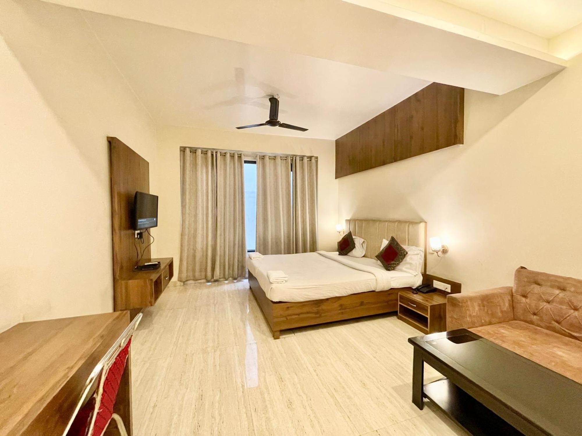 Hotel Rudraksh ! Varanasi !Fully-Air-Conditioned Hotel At Prime Location With Parking Availability, Near Kashi Vishwanath Temple, And Ganga Ghat 2 Ngoại thất bức ảnh