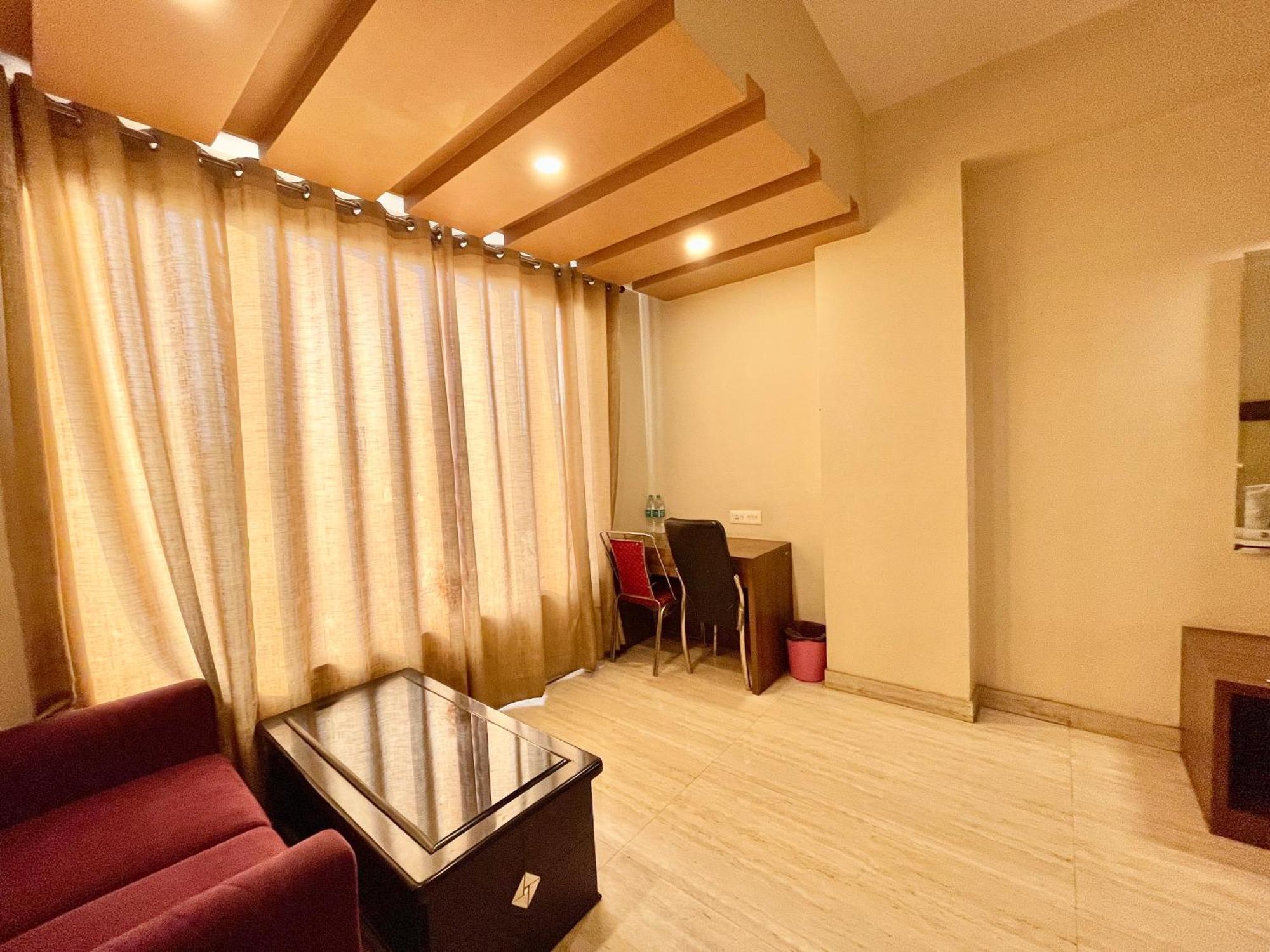 Hotel Rudraksh ! Varanasi !Fully-Air-Conditioned Hotel At Prime Location With Parking Availability, Near Kashi Vishwanath Temple, And Ganga Ghat 2 Ngoại thất bức ảnh