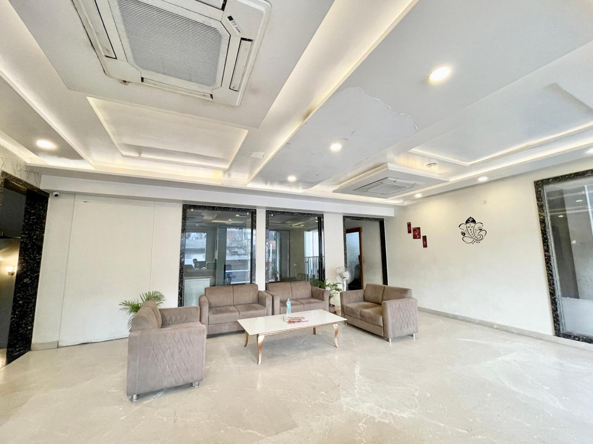 Hotel Rudraksh ! Varanasi !Fully-Air-Conditioned Hotel At Prime Location With Parking Availability, Near Kashi Vishwanath Temple, And Ganga Ghat 2 Ngoại thất bức ảnh