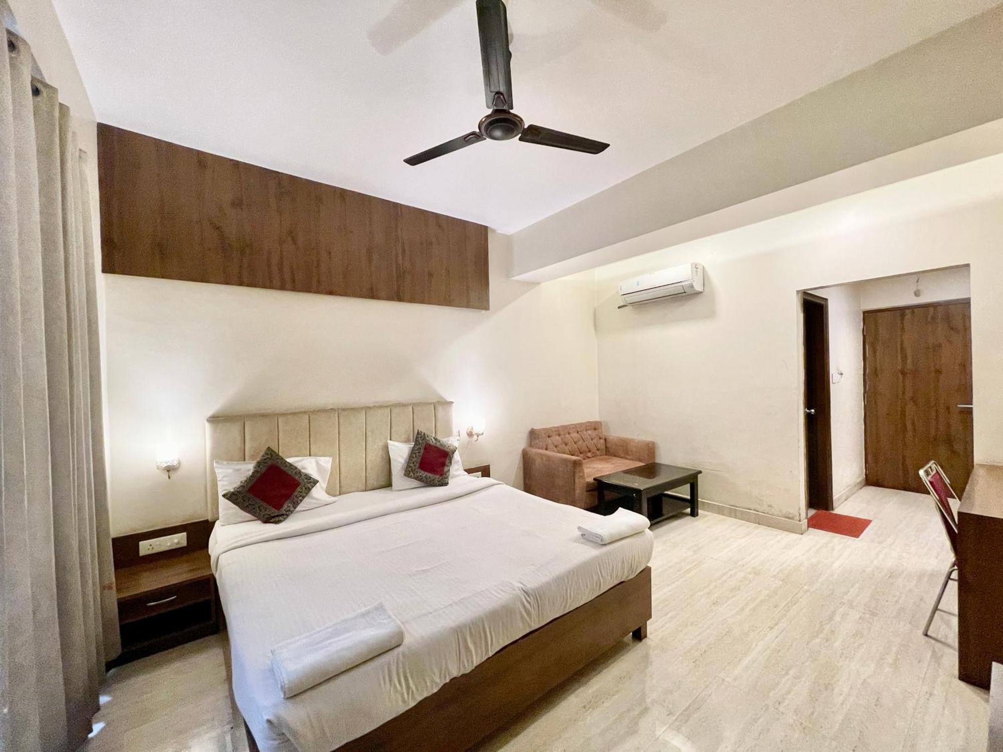 Hotel Rudraksh ! Varanasi !Fully-Air-Conditioned Hotel At Prime Location With Parking Availability, Near Kashi Vishwanath Temple, And Ganga Ghat 2 Ngoại thất bức ảnh
