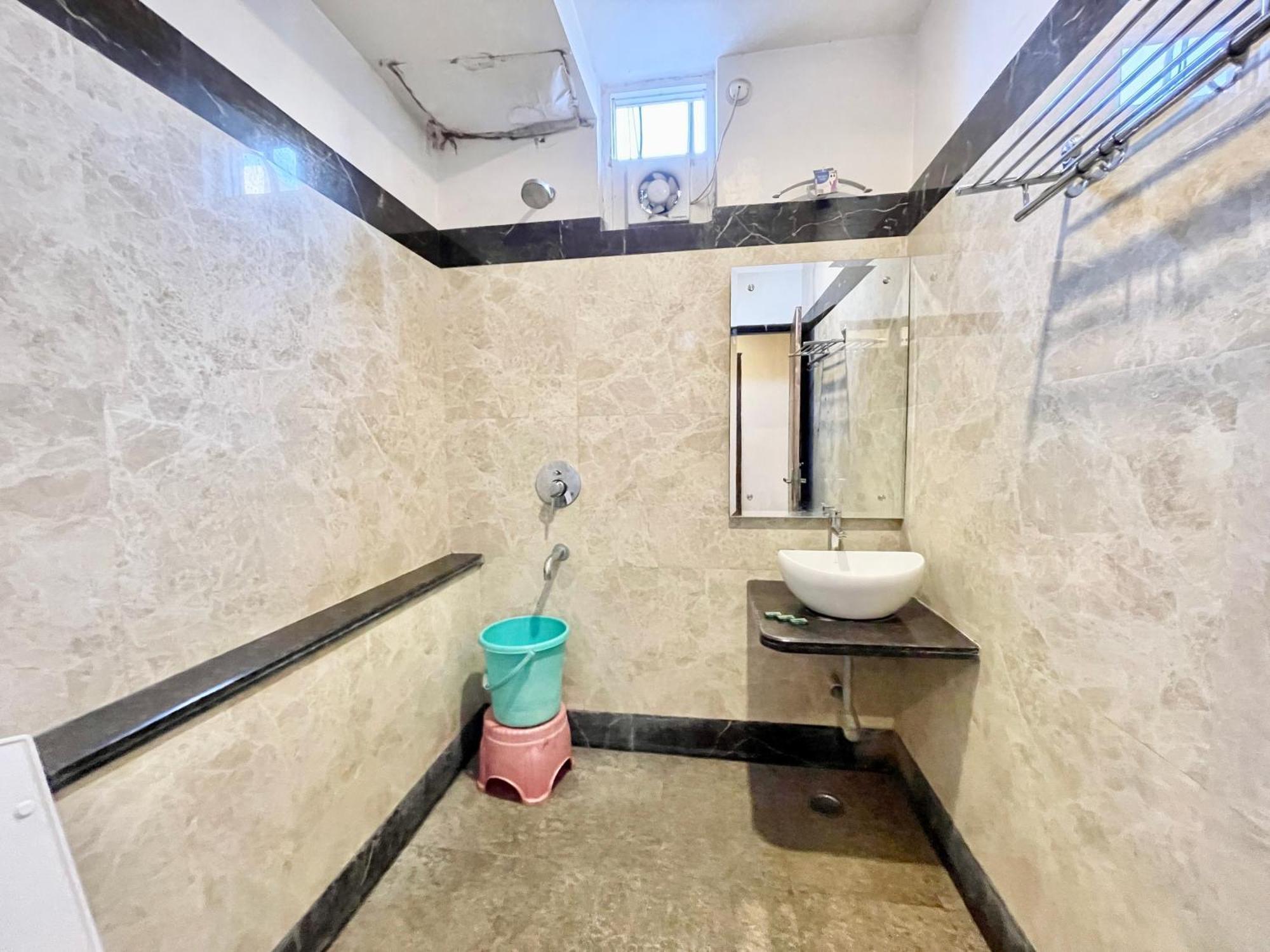 Hotel Rudraksh ! Varanasi !Fully-Air-Conditioned Hotel At Prime Location With Parking Availability, Near Kashi Vishwanath Temple, And Ganga Ghat 2 Ngoại thất bức ảnh