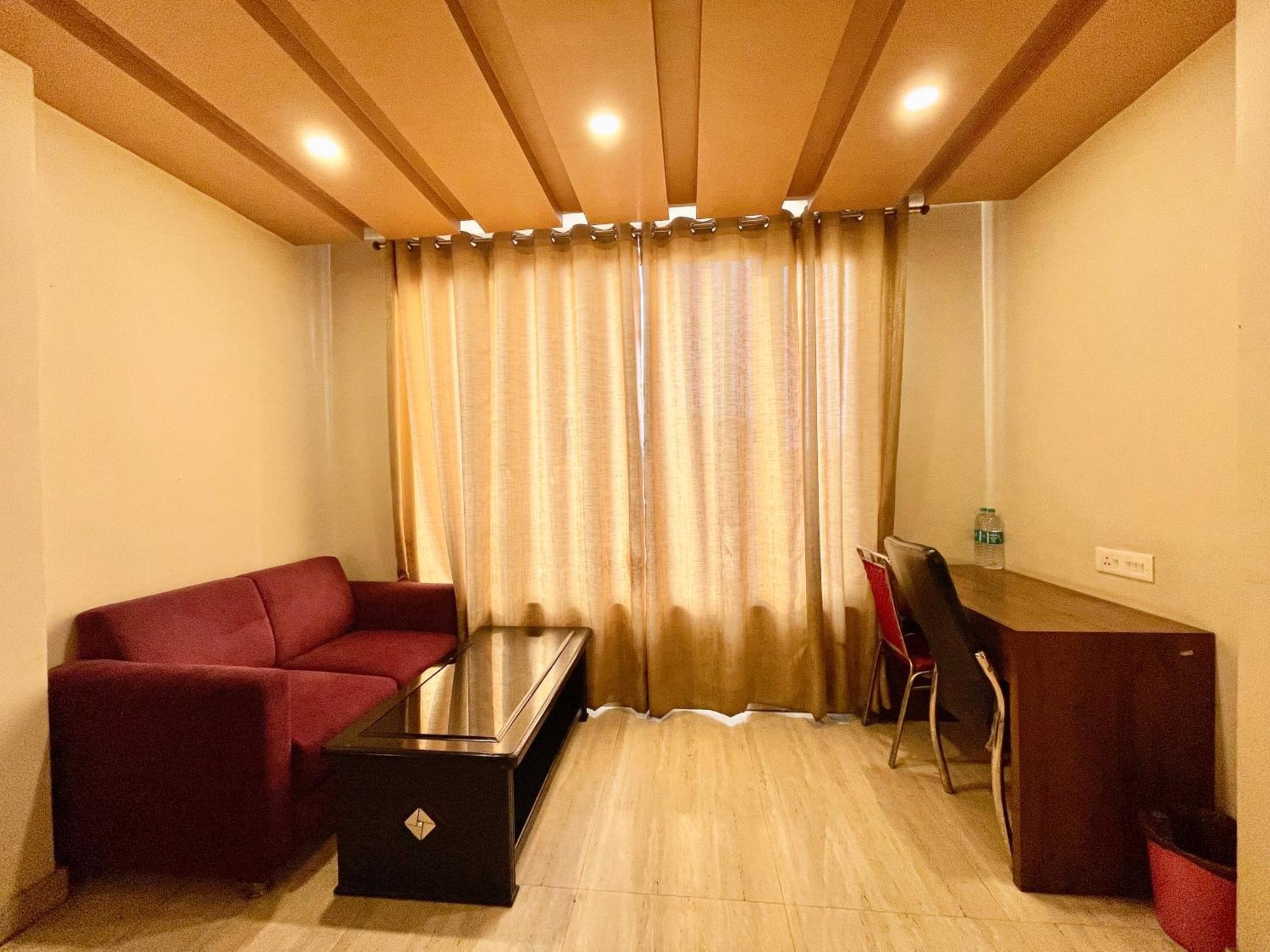 Hotel Rudraksh ! Varanasi !Fully-Air-Conditioned Hotel At Prime Location With Parking Availability, Near Kashi Vishwanath Temple, And Ganga Ghat 2 Ngoại thất bức ảnh